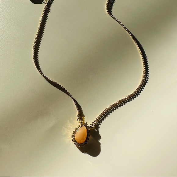 β
Kate Spade New York Gold-Tone Teardrop Crystal Pendant Necklace β
- Picture 17 of 17